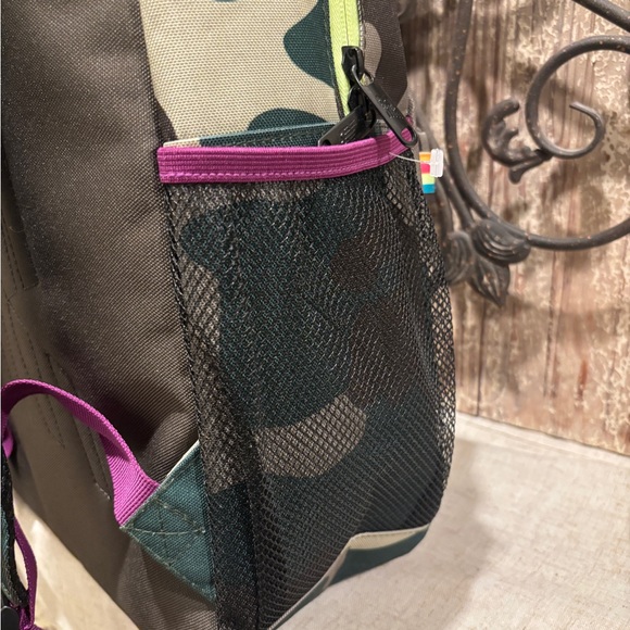 New Balance Cross Country 2018 Limited Foot Locker Camo Padded Backpack nwot - Picture 11 of 13